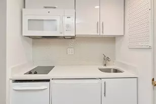 226 W 13th St, New York City, NY 10011 - Photo 4
