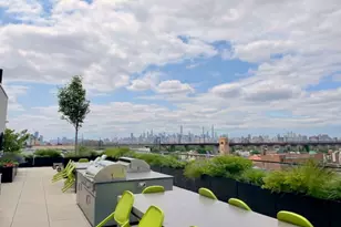 21-21 31st St, New York City, NY 11105 - Photo 12