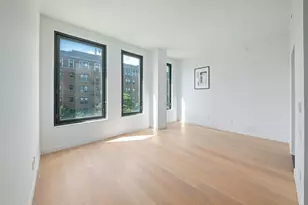 21-21 31st St, New York City, NY 11105 - Photo 2