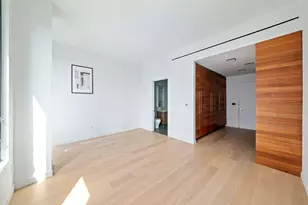 21-21 31st St, New York City, NY 11105 - Photo 4