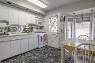 52-04 Redfield St, New York City, NY 11362 - Photo 6