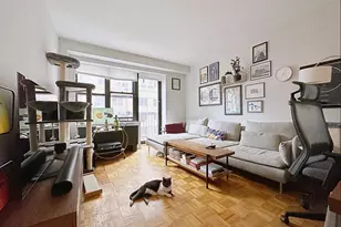 337 W 43rd St, New York City, NY 10036 - Photo 2