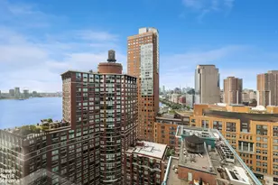 210 Warren St, New York City, NY 10282 - Photo 8