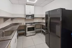 208 E Broadway, New York City, NY 10002 - Photo 20