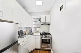 321 E 48th St, New York City, NY 10017 - Photo 12