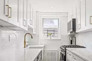 300 E 71st St, New York City, NY 10021 - Photo 6