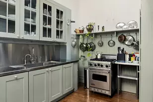 31 W 9th St, New York City, NY 10011 - Photo 4