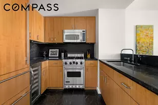 100 W 58th St, New York City, NY 10019 - Photo 4
