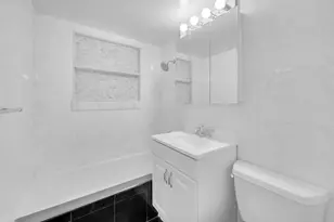 333 E 46th St, New York City, NY 10017 - Photo 12