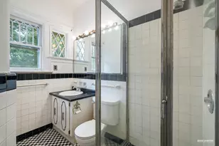 502 E 17th St, New York City, NY 11226 - Photo 12