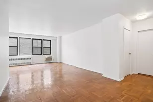 220 E 54th St, New York City, NY 10022 - Photo 2