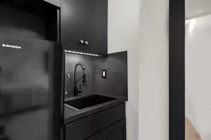 140 W 69th St, New York City, NY 10023 - Photo 4
