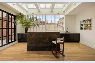 5 E 63rd Street, New York, NY 10065 - Photo 22