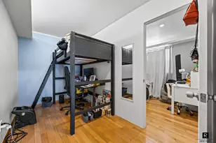 69-07 Little Neck Pkwy, New York City, NY 11004 - Photo 10