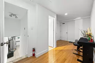 69-07 Little Neck Pkwy, New York City, NY 11004 - Photo 16