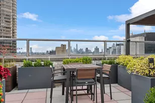 300 E 40th St, New York City, NY 10016 - Photo 22