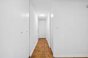 300 E 40th St, New York City, NY 10016 - Photo 16