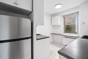 300 E 40th St, New York City, NY 10016 - Photo 8