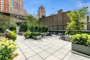 310 W 52nd St, New York City, NY 10019 - Photo 10