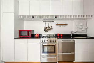 345 W 55th St, New York City, NY 10019 - Photo 4