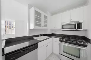 160 W 66th St, New York City, NY 10023 - Photo 8