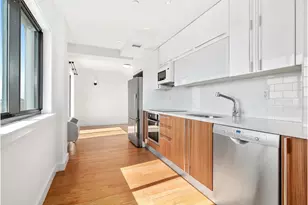 31-35 31st St, New York City, NY 11106 - Photo 2