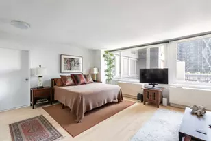 322 W 57th St, New York City, NY 10019 - Photo 4