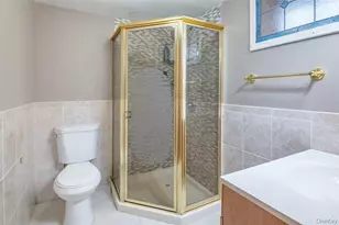 84-15 253rd St, New York City, NY 11426 - Photo 16