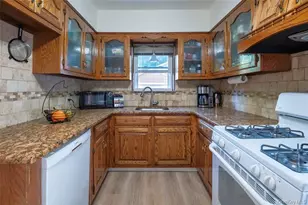 84-15 253rd St, New York City, NY 11426 - Photo 8