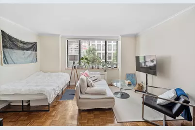 30 W 61st Street #9F, New York City, NY 10023 - Photo 2