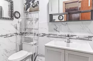 27 Hubbard Pl, New York City, NY 11210 - Photo 10