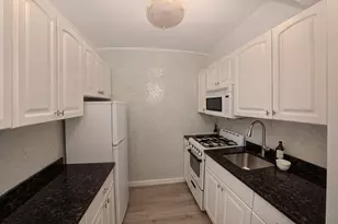 333 E 46th St, New York City, NY 10017 - Photo 4