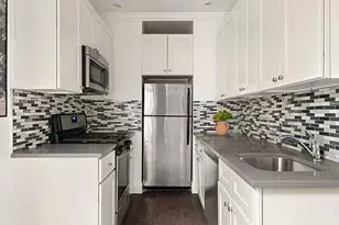21-06 35th St, New York City, NY 11105 - Photo 6