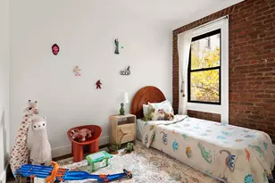 21-06 35th St, New York City, NY 11105 - Photo 2