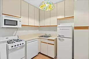 87-15 165th St, New York City, NY 11432 - Photo 8