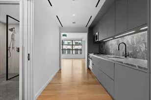 547 W 47th St, New York City, NY 10036 - Photo 2