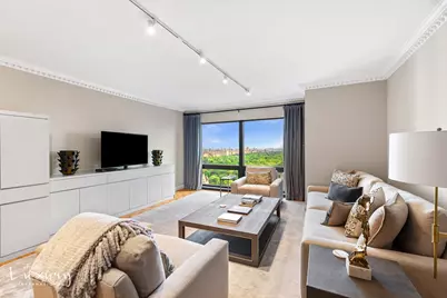 721 Fifth Avenue #37E, New York, NY 10022 - Photo 2
