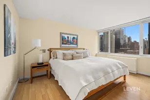322 W 57th St, New York City, NY 10019 - Photo 4