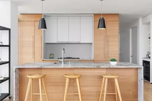 21-21 31st St, New York City, NY 11105 - Photo 4