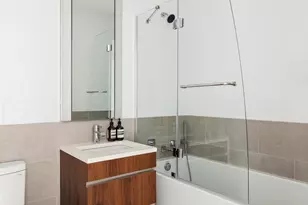 21-21 31st St, New York City, NY 11105 - Photo 10