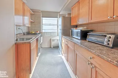 225 E 46th Street #10H, New York, NY 10017 - Photo 2