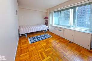 225 E 46th St, New York City, NY 10017 - Photo 4