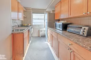 225 E 46th St, New York City, NY 10017 - Photo 2