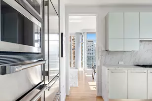 310 E 53rd St, New York City, NY 10022 - Photo 4