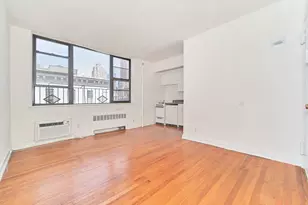 400 W 45th St, New York City, NY 10036 - Photo 4