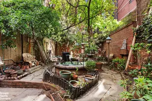 239 W 13th St, New York City, NY 10011 - Photo 12