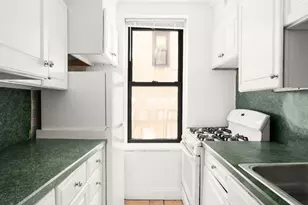 305 E 72nd St, New York City, NY 10021 - Photo 4