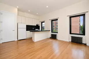 200 E 35th St, New York, NY 10016 - Photo 2