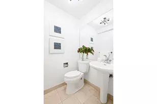 250 E 40th St, New York City, NY 10016 - Photo 12