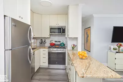 130 W 67th Street #9M, New York, NY 10023 - Photo 2